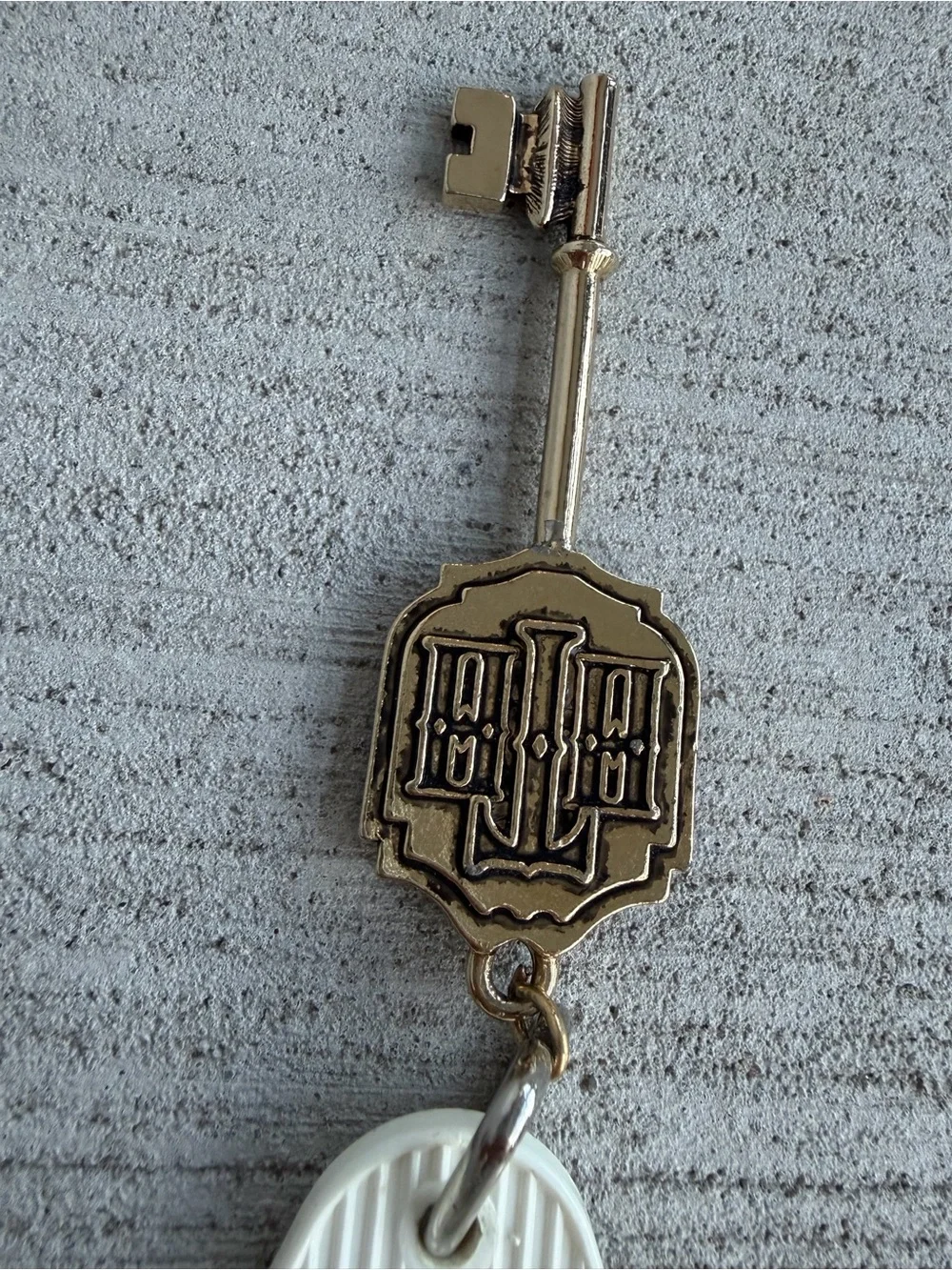Vintage Disney Hollywood Tower Hotel Room 1313 Keychain With Metal Key Tower
